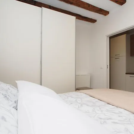 Ester Διαμέρισμα *