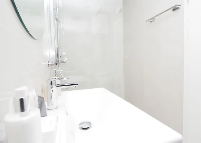 Ester * Ρόβινι